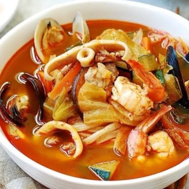 Jjamppong soup.
